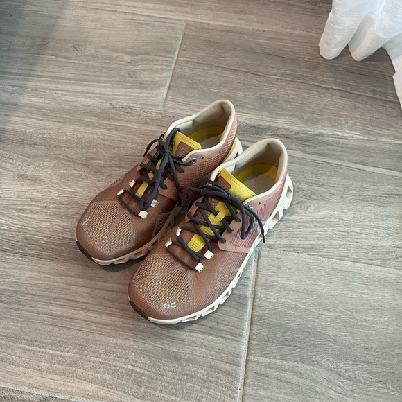 On Running Women’s Cloud X Shoes 7.5 in mocha  sand - Picture 4 of 10